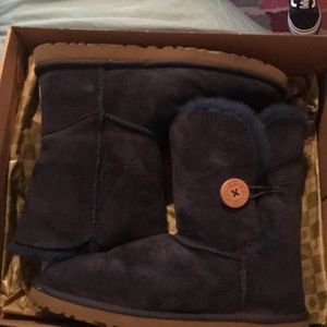 Ugg Bailey button